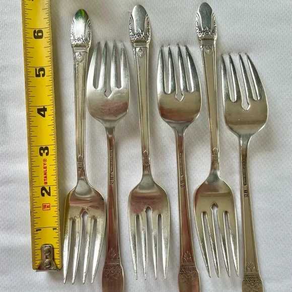 6 Piece plus Bonus Peices, 1847 Rogers Bros First Love Silverware Set.